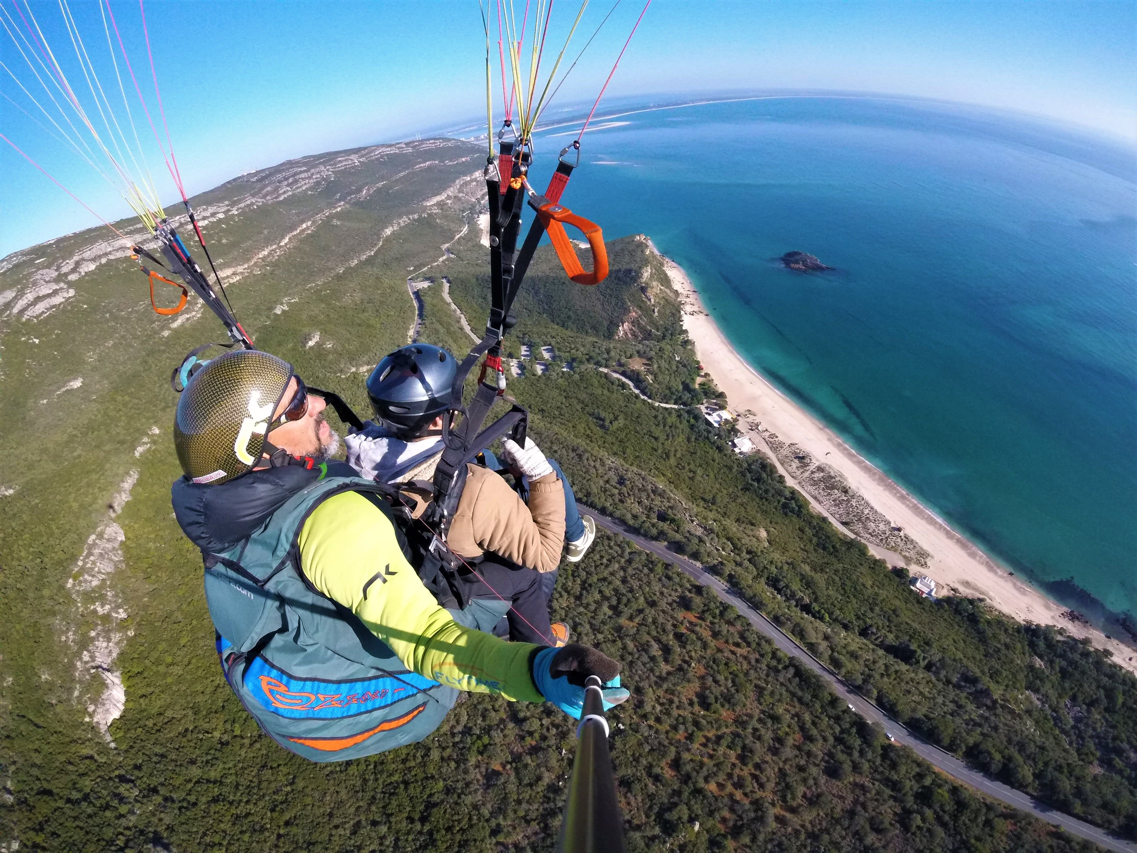 Parapente dans la Serra da Arrábida