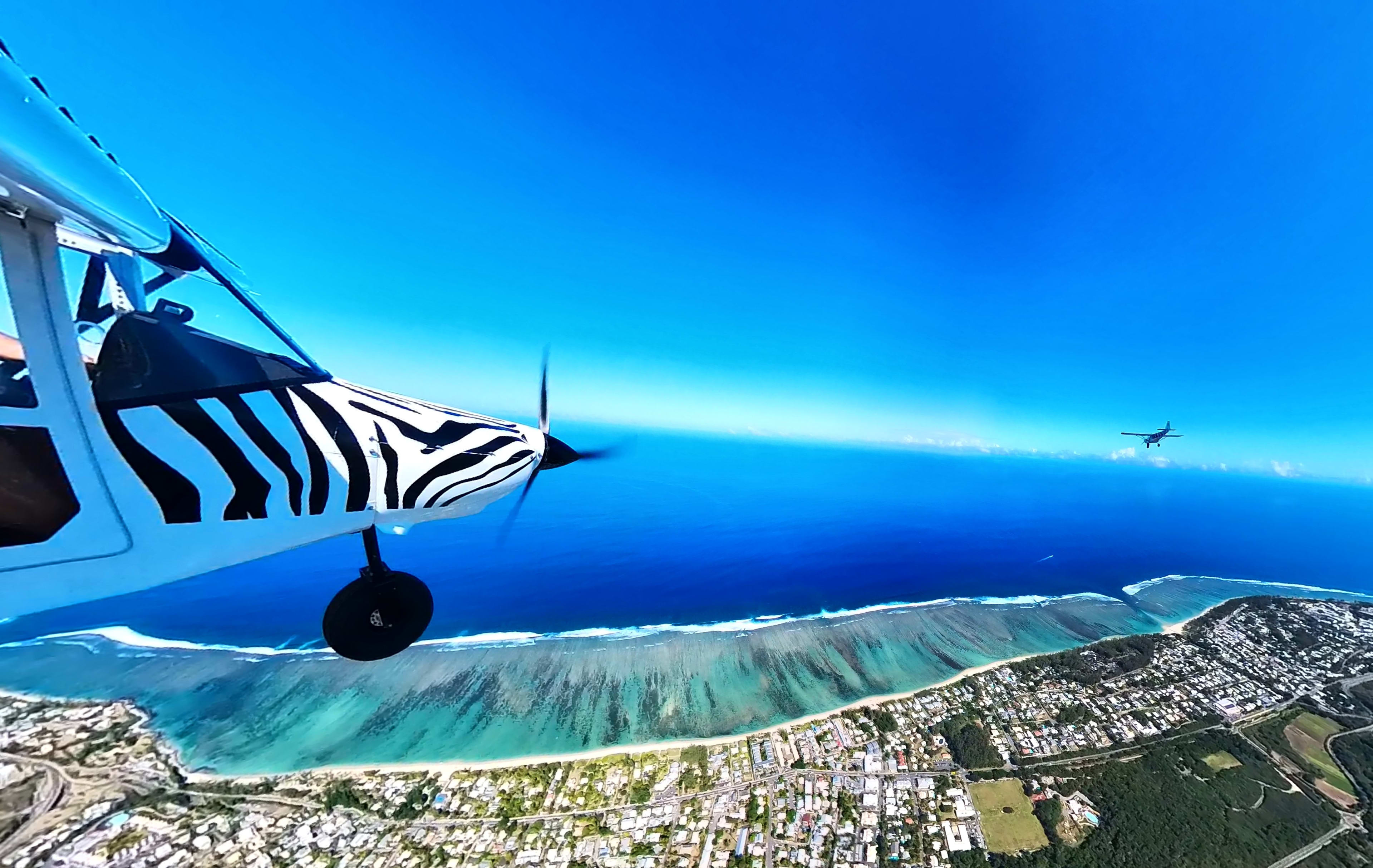 Multi-axis microlight flight over the Saint-Gilles lagoon