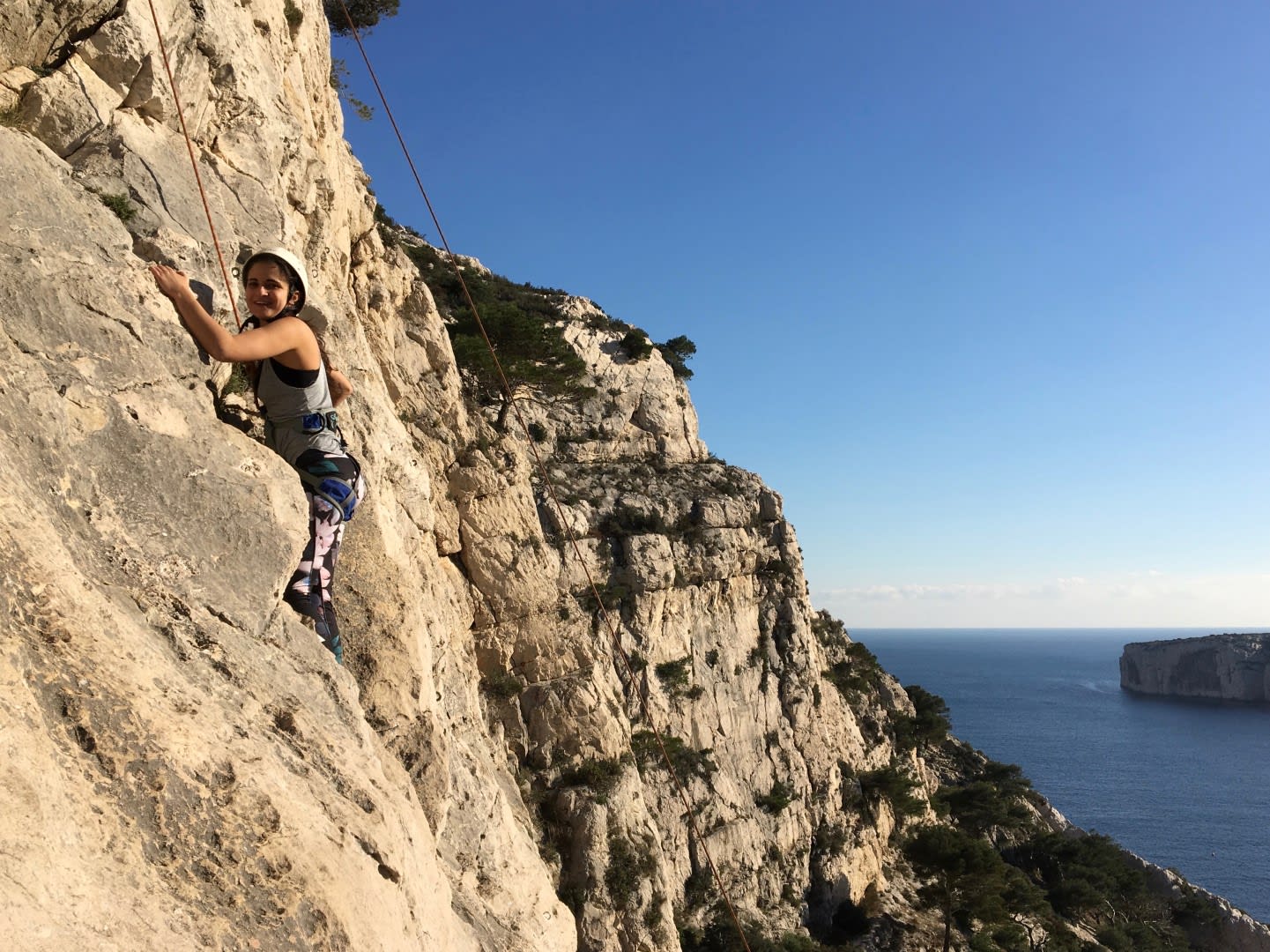 Cours d'escalade dans le massif des Calanques de Marseille