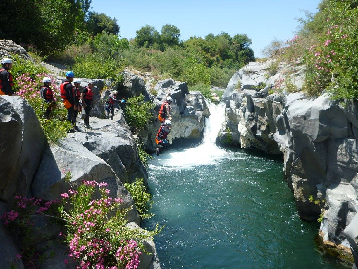 Fluss-Trekking in den Alcantara-Schluchten