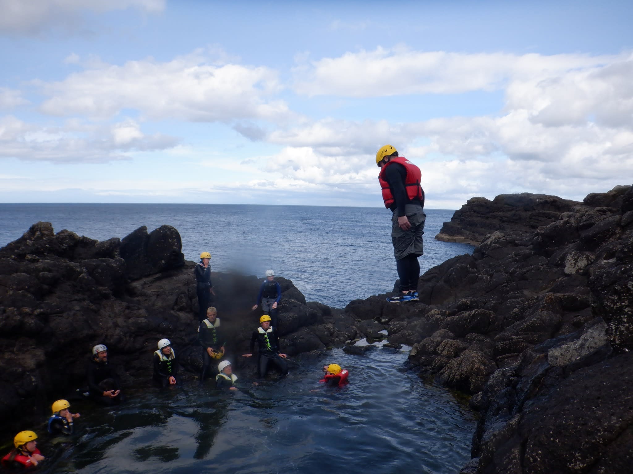 Coasteering en Portrush, Irlanda del Norte