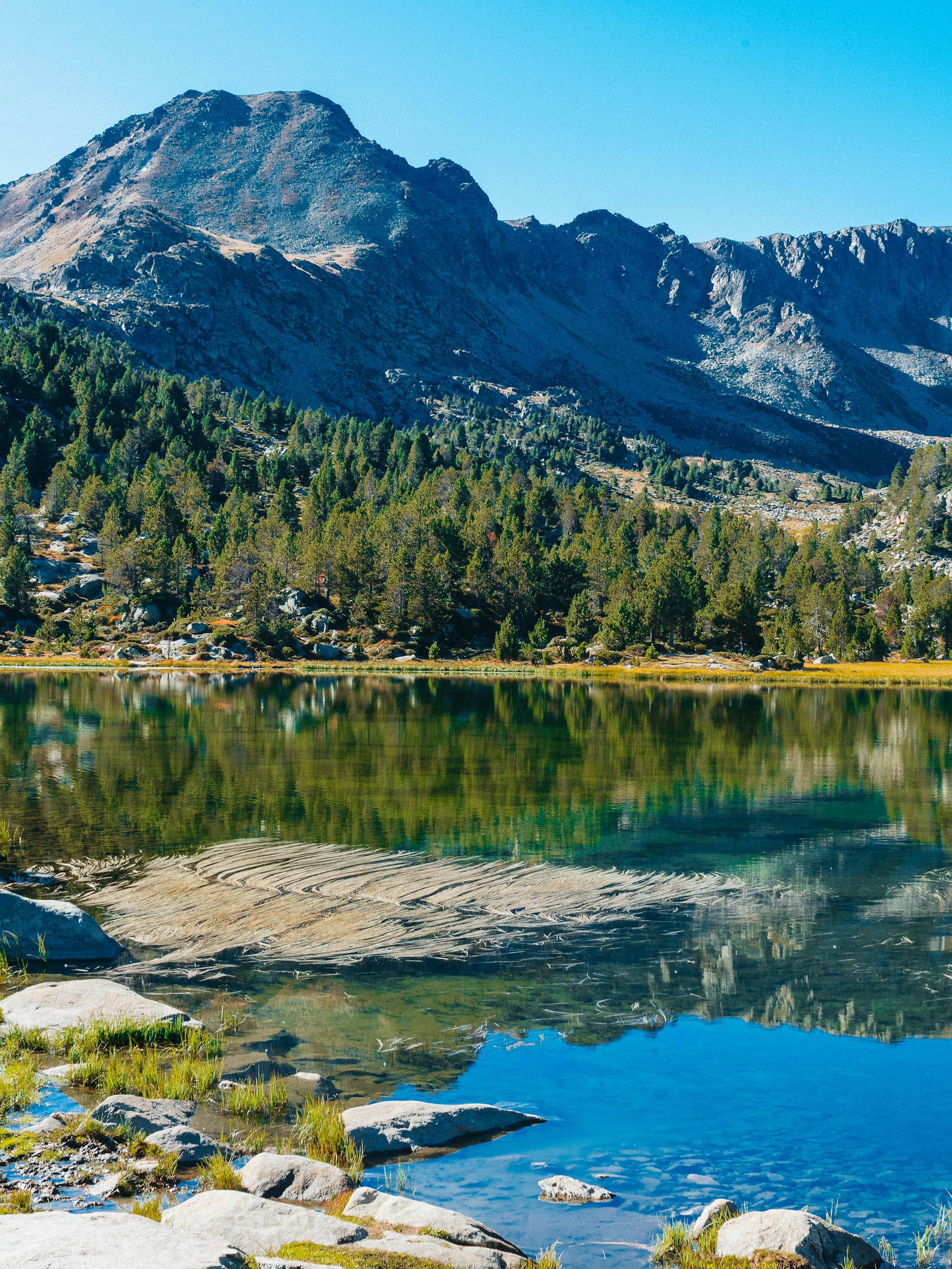 Lago de gran altitud en Andorra