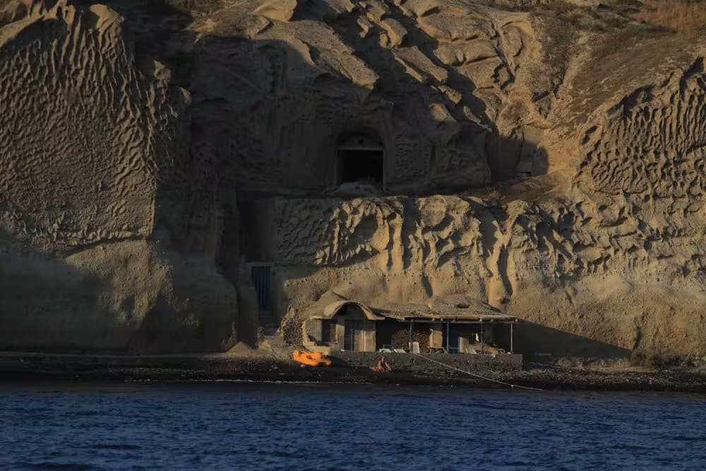 Perivolos Strand in Santorin