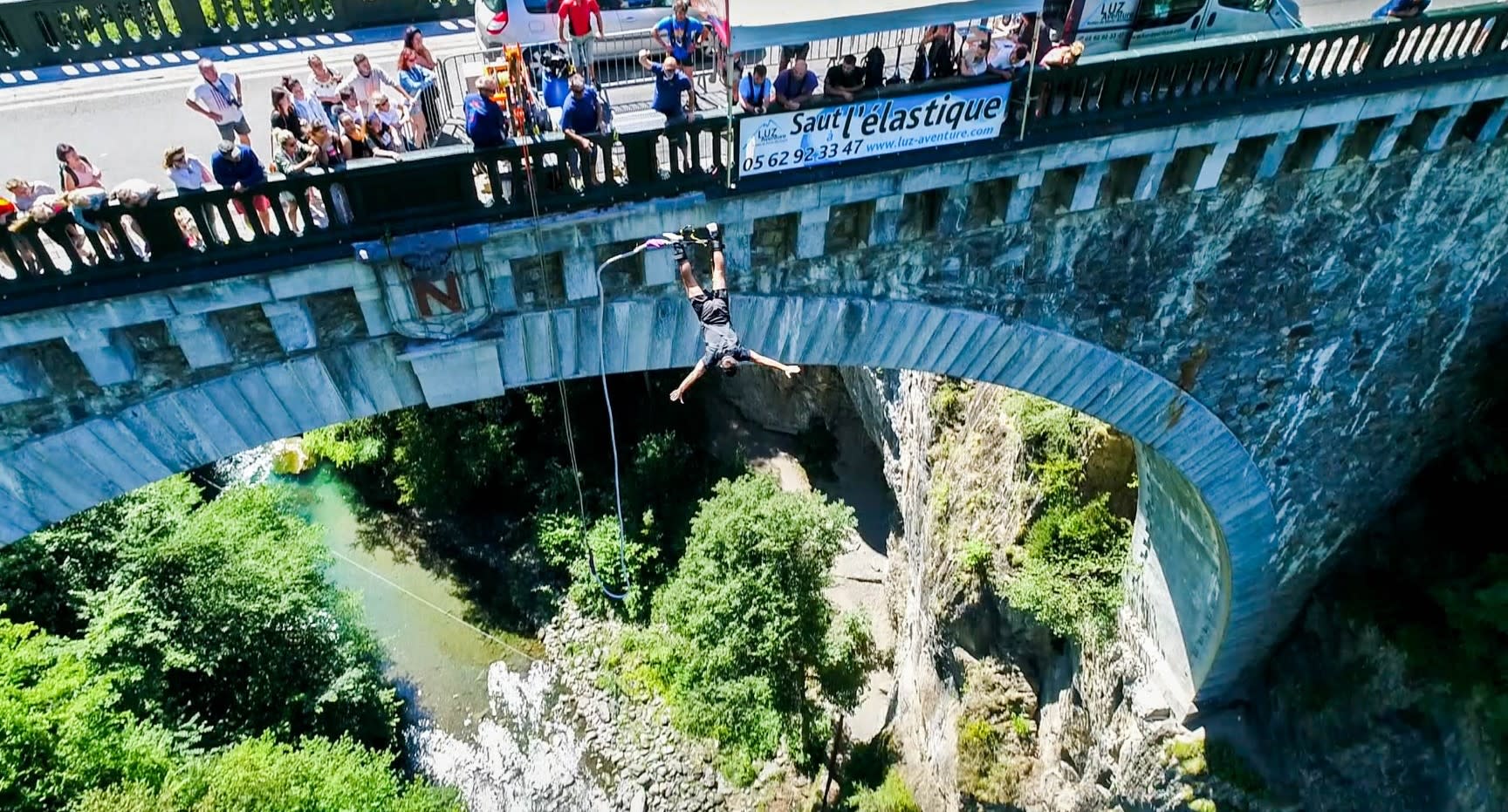 Pont Napoléon bungee jump (65m)