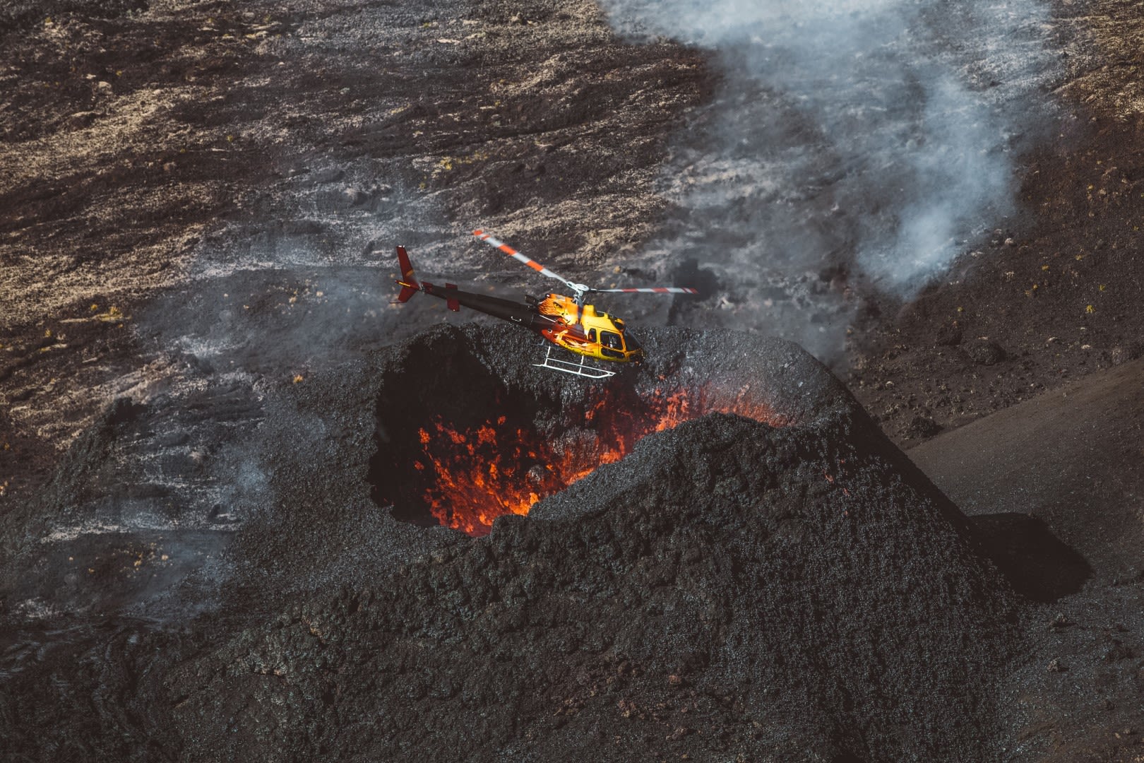 helicopter flight over Piton de la Fournaise