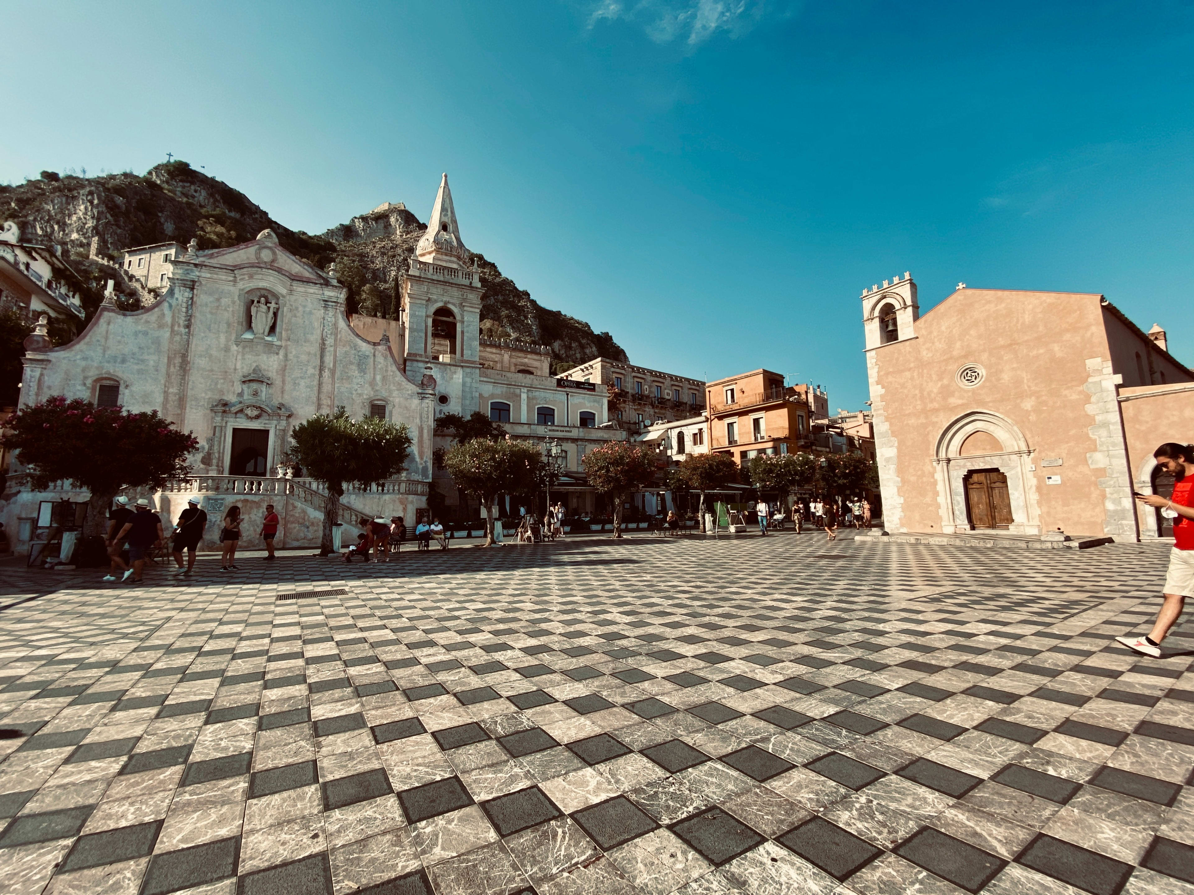 Besuchen Sie das Stadtzentrum von Taormina