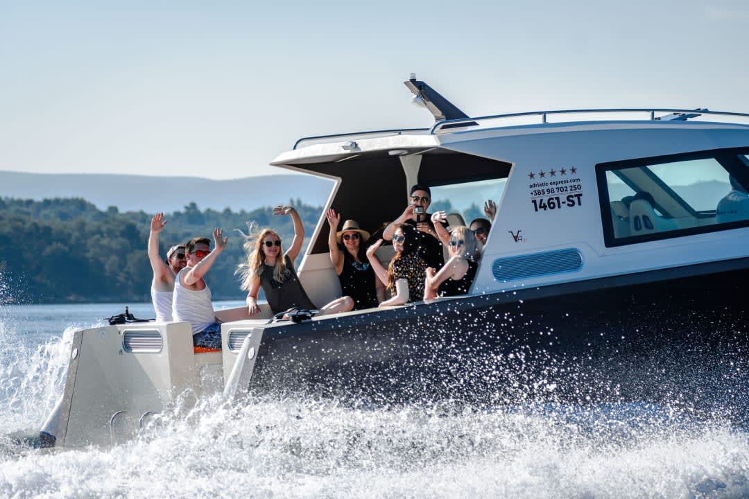 Blue Cave and 5 Islands Luxury Boat Tour from Split