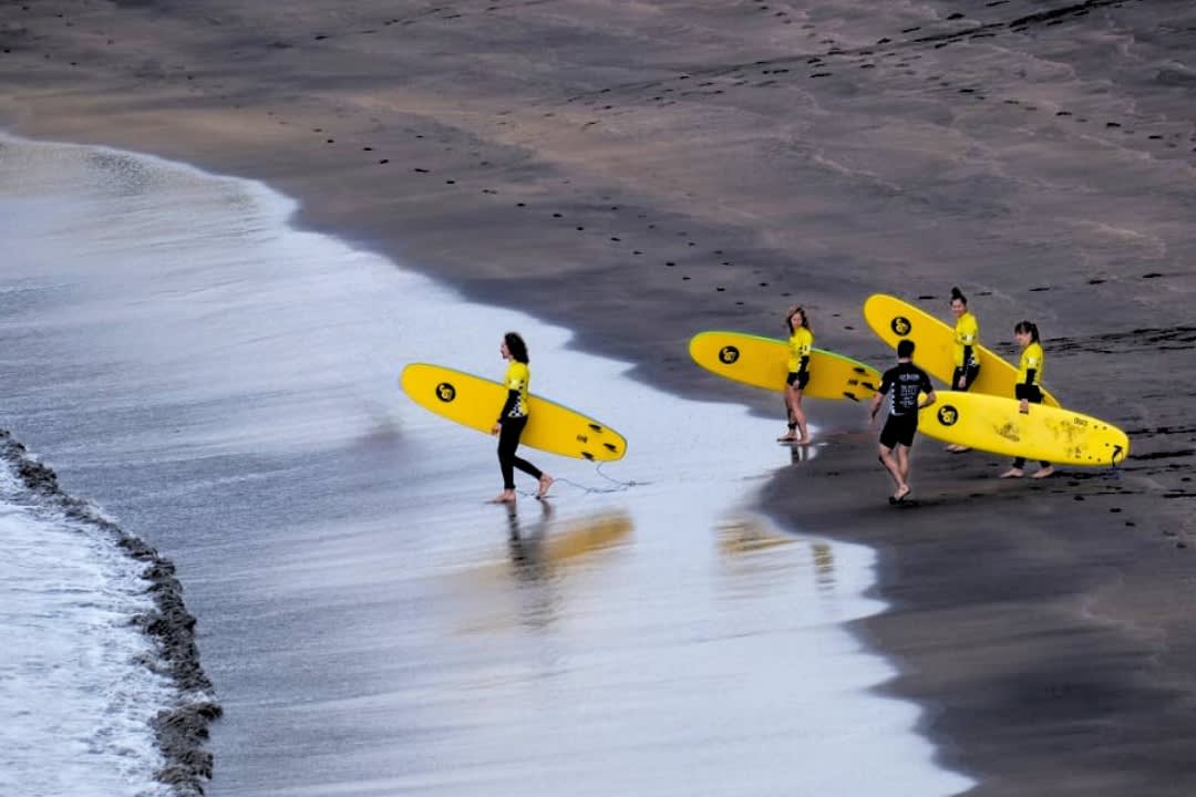 A friends doing a surfing class in São Miguel Island