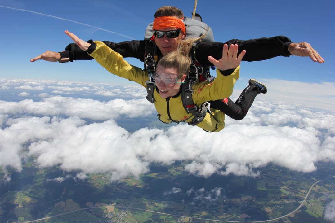 Tandem skydive from 4000m in Spa, Belgium