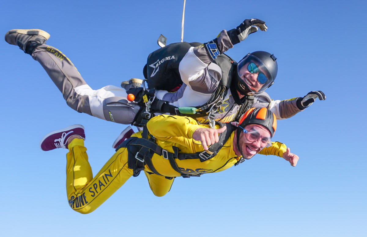 Parachute jumping in Seville