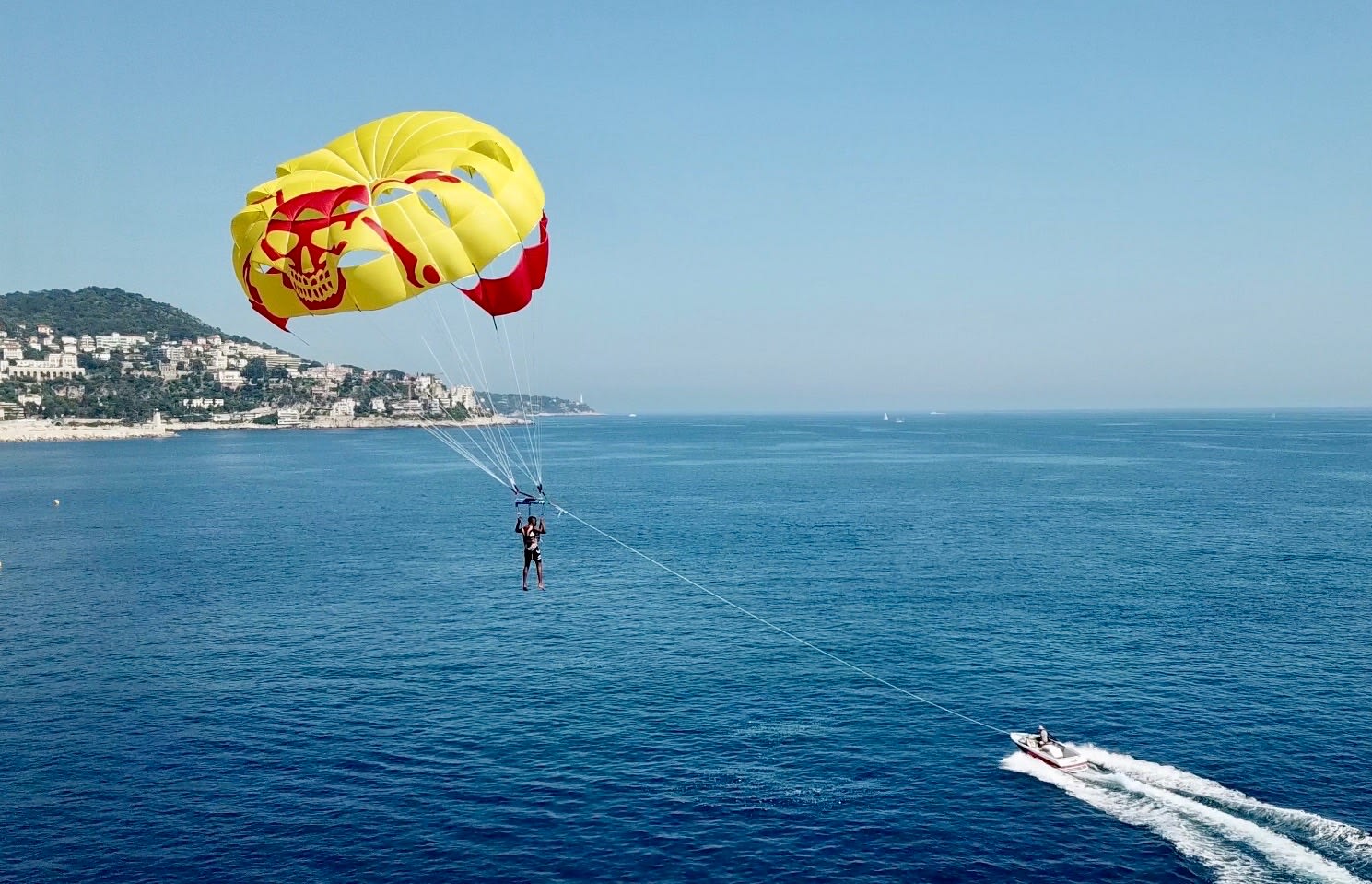 Parasailing session in the Bay of Angels in Nice