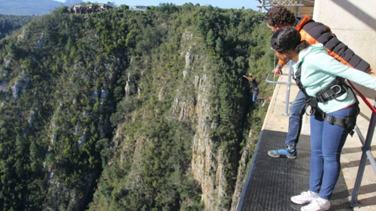 Recorrido Skywalk por el puente de Boulkrans