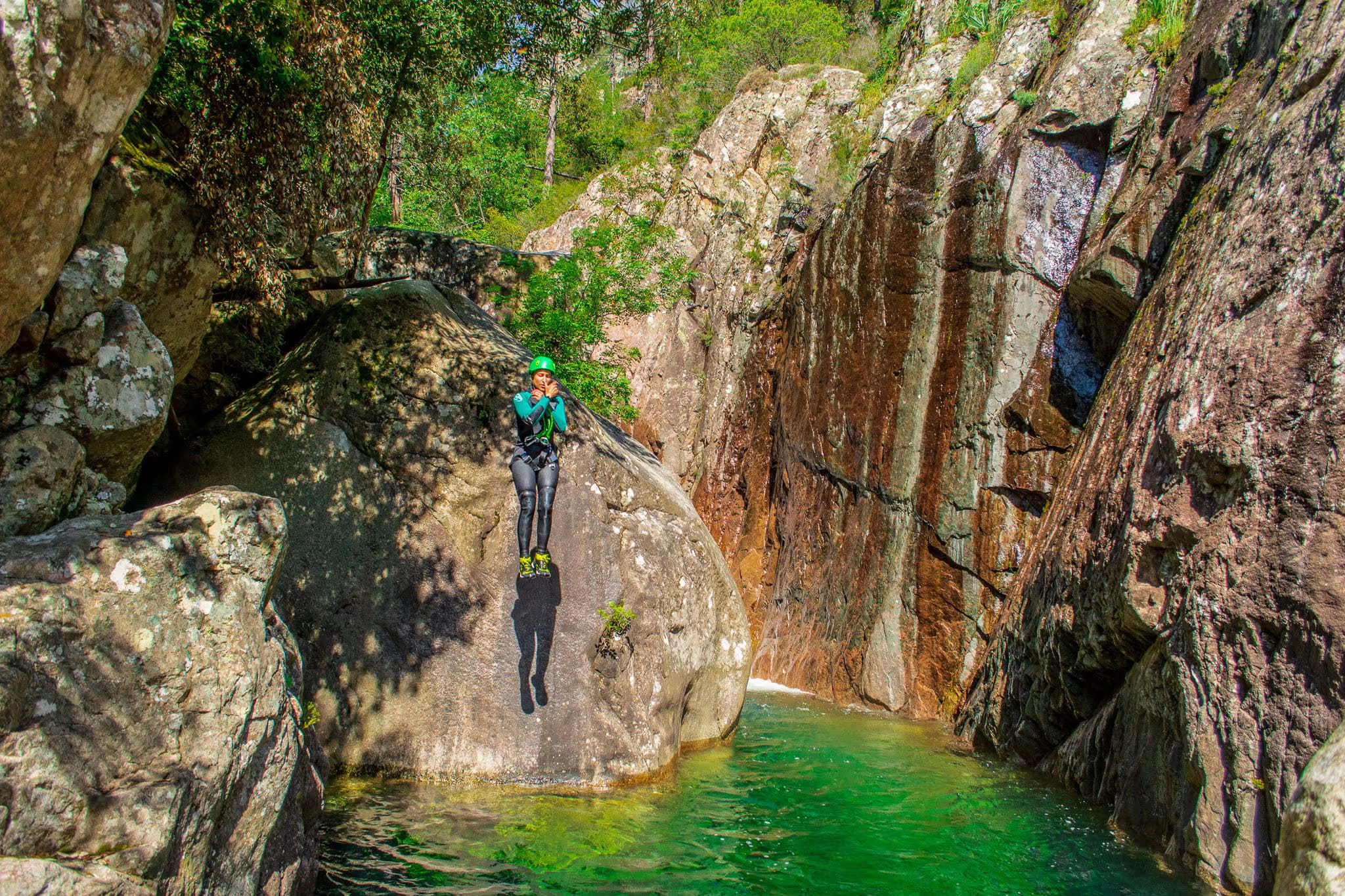 Saut dans le canyon du Pulischellu