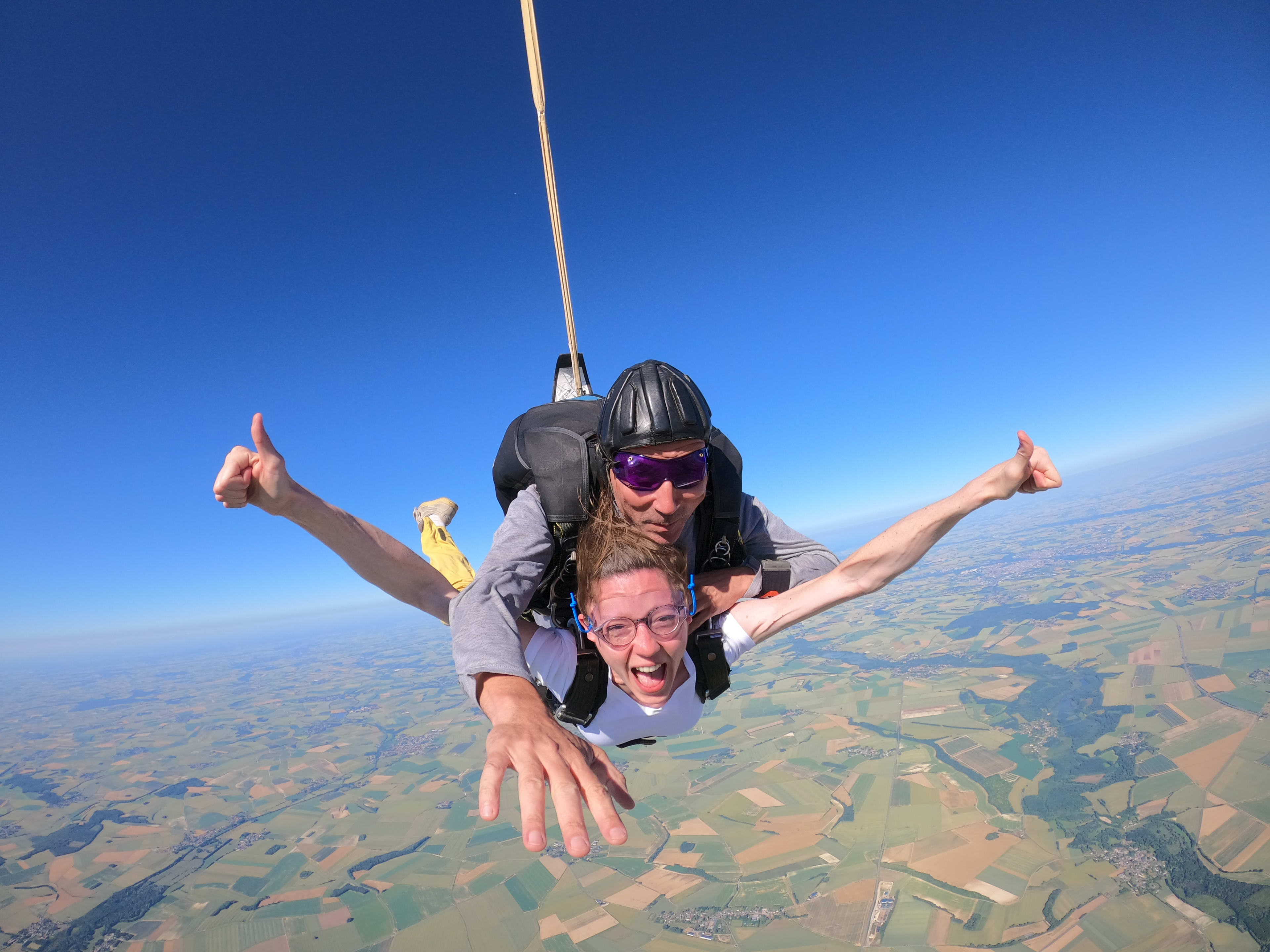Tandem-Fallschirmspringen in Péronne, in der Nähe von Paris