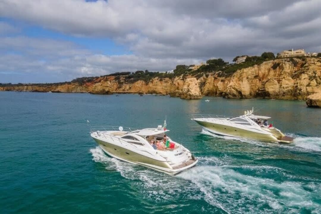 Excursion en bateau de la marina d'Albufeira à la spéléologie de Benagil en Algarve