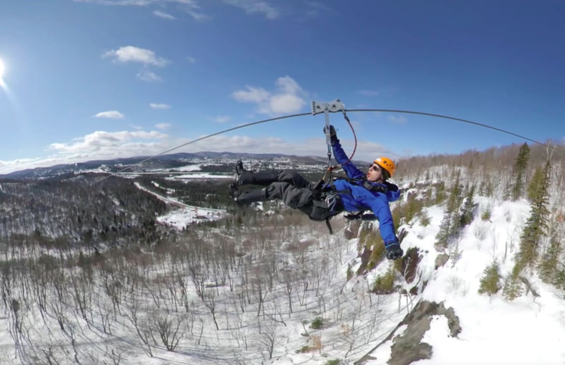 Descente en tyrolienne