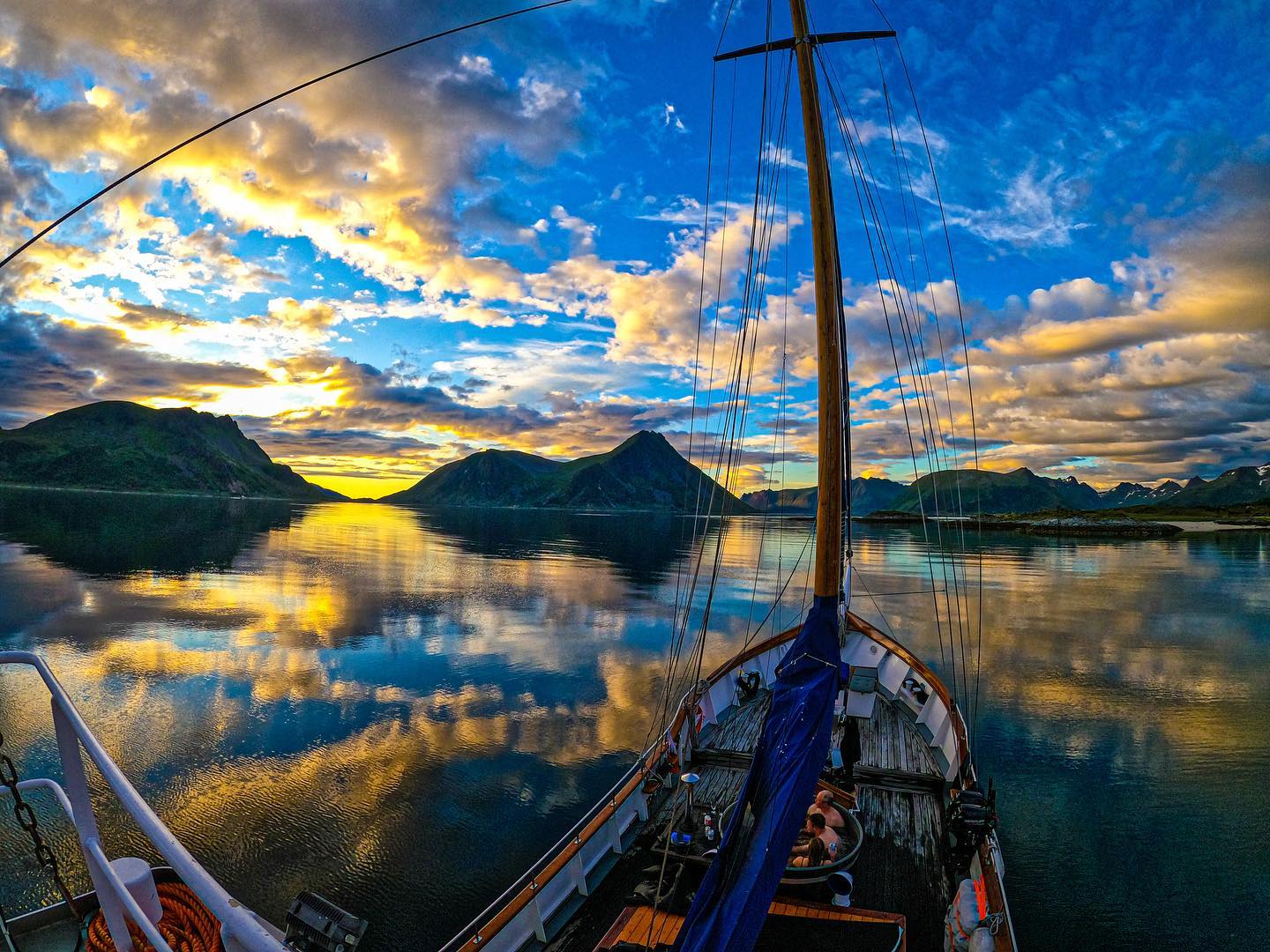 Abendliche Mitternachtssonne Segeltour auf den Lofoten Svolvær