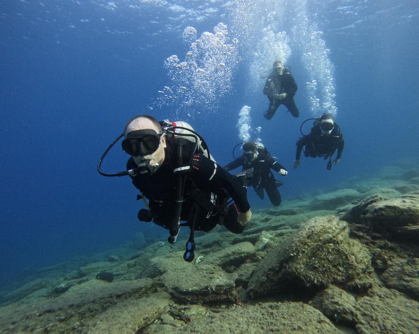 Diving at Mononaftis beach