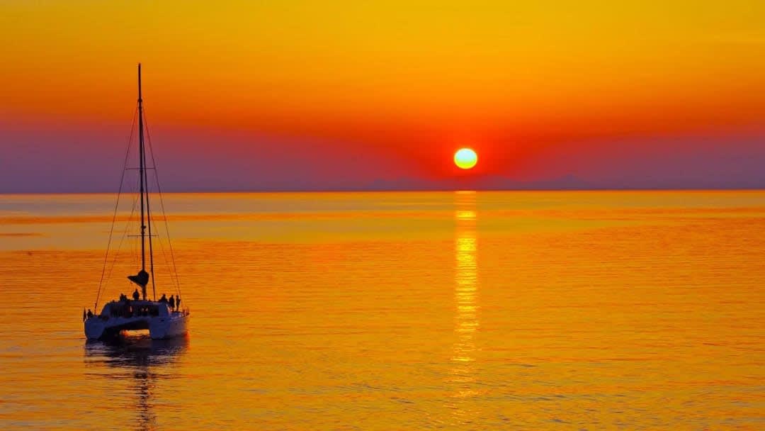 Croisière au coucher du soleil à Santorin
