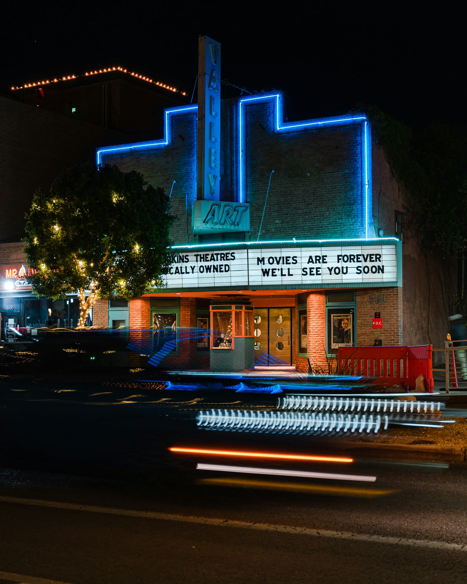 Cine y luces de neón