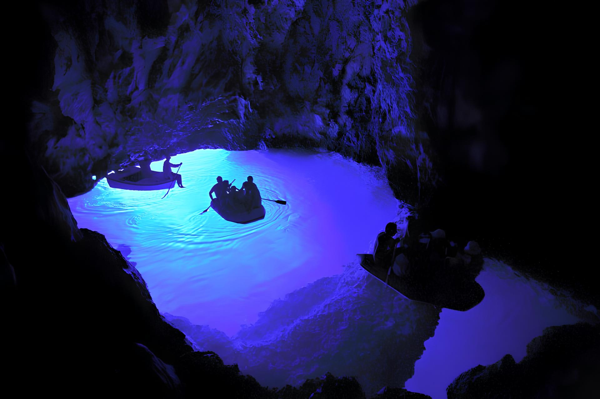 Boat trip from Hvar to the blue cave of Bisevo