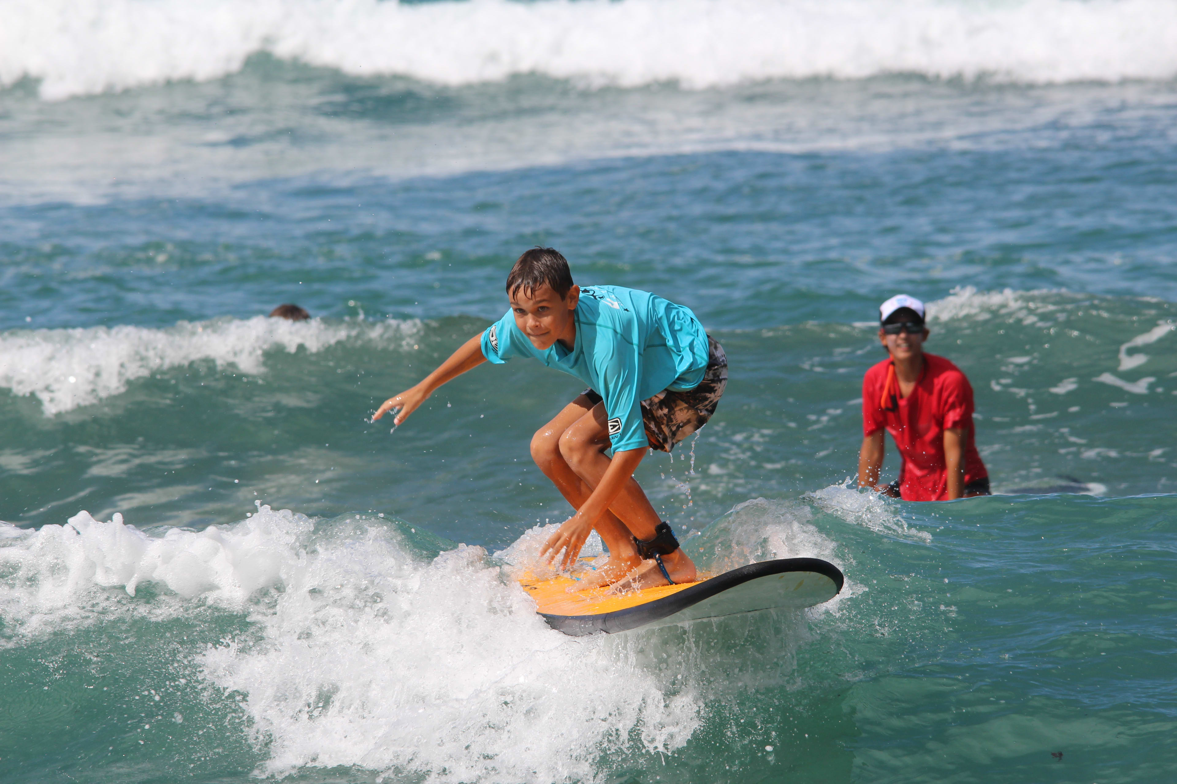 Clases de surf para niños en Martinica