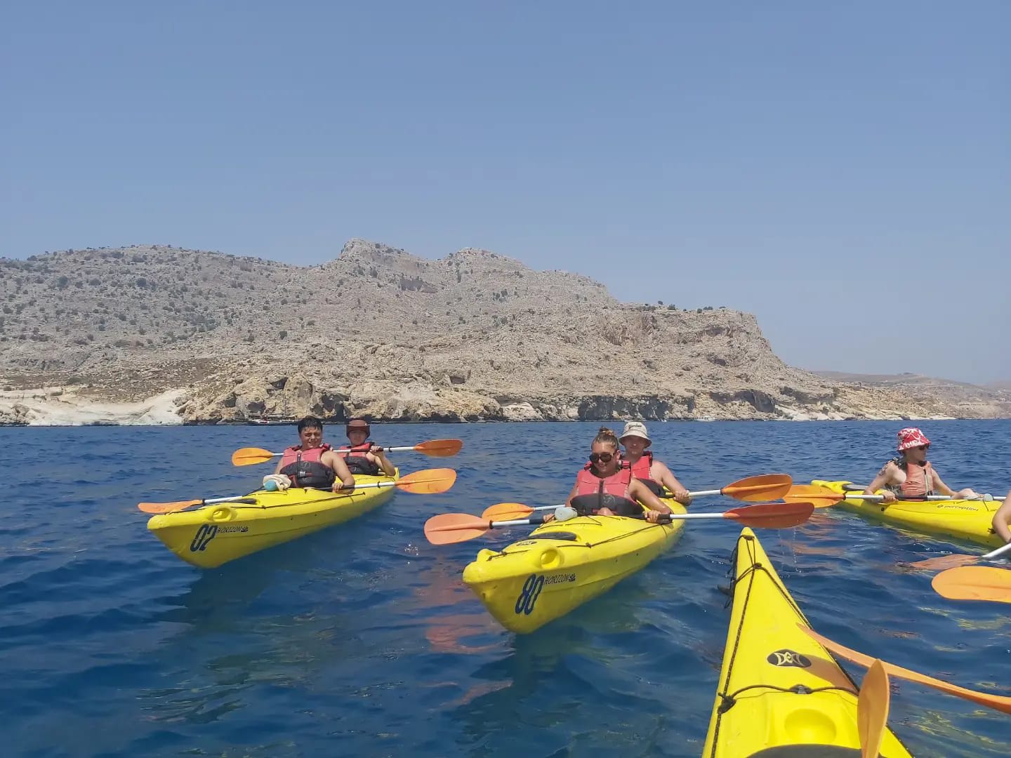 Kayak de mer à la plage d'Agia Agathi à Rhodes