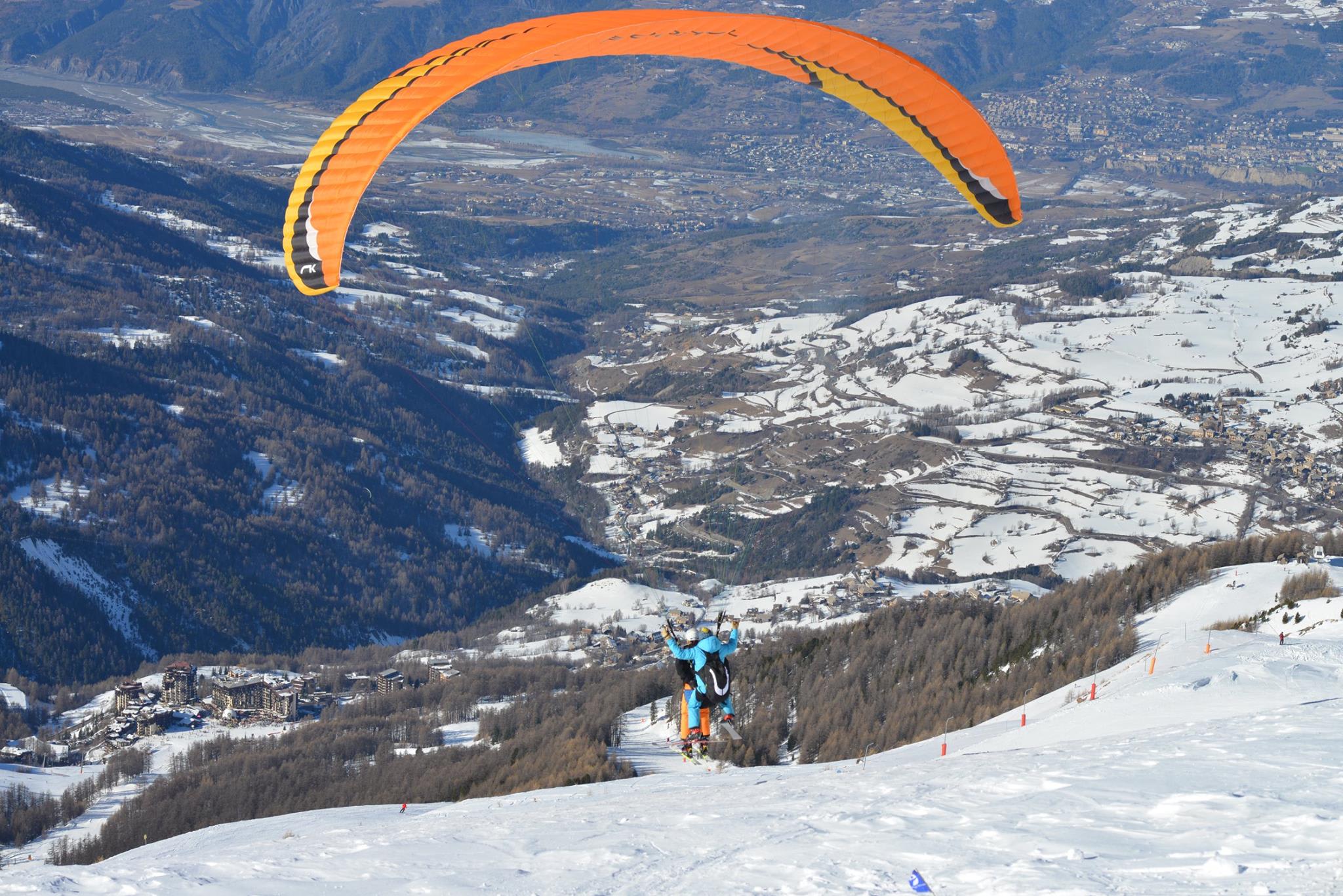 vol en parapente hiver aux Orres