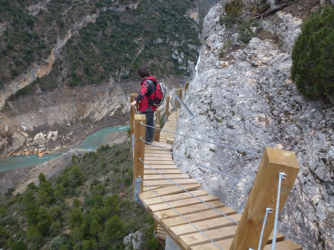 Hiking above Montrebei gorge