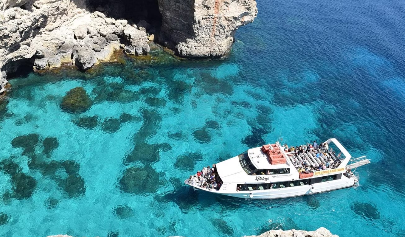 Vuelta en barco a Comino