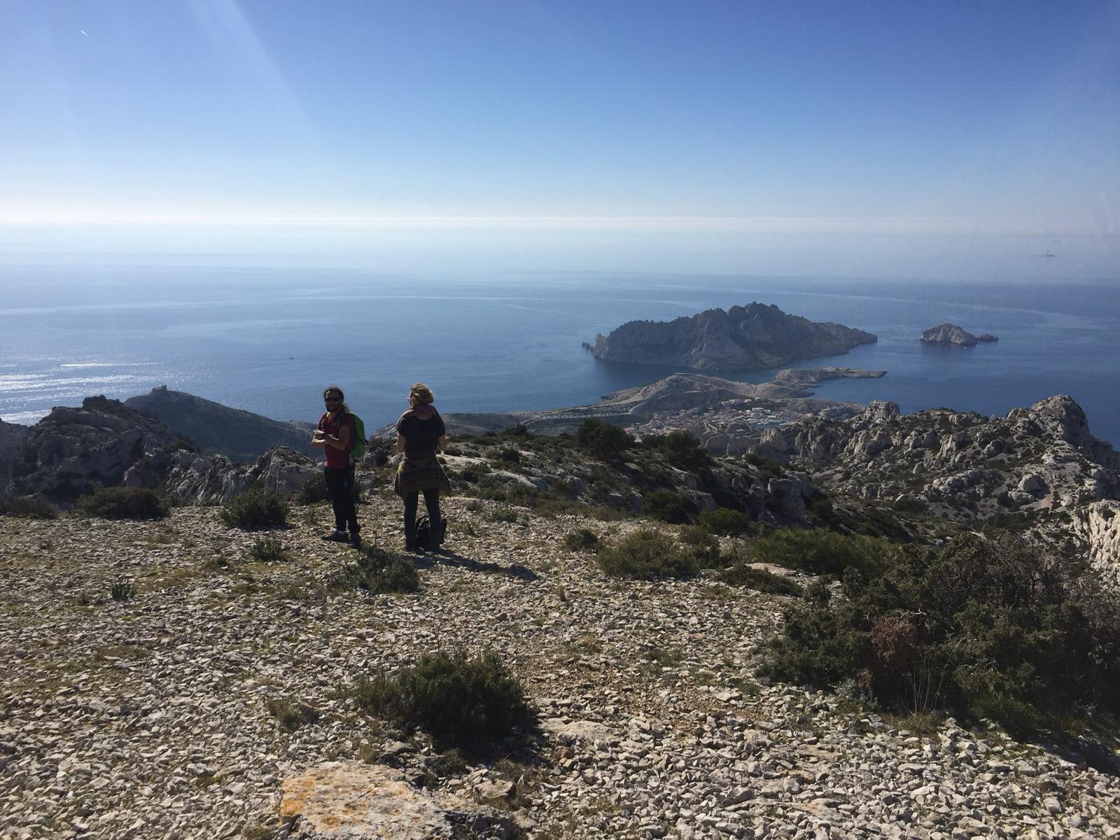 Randonnée dans les calanques avec vue panoramique sur la Méditerranée