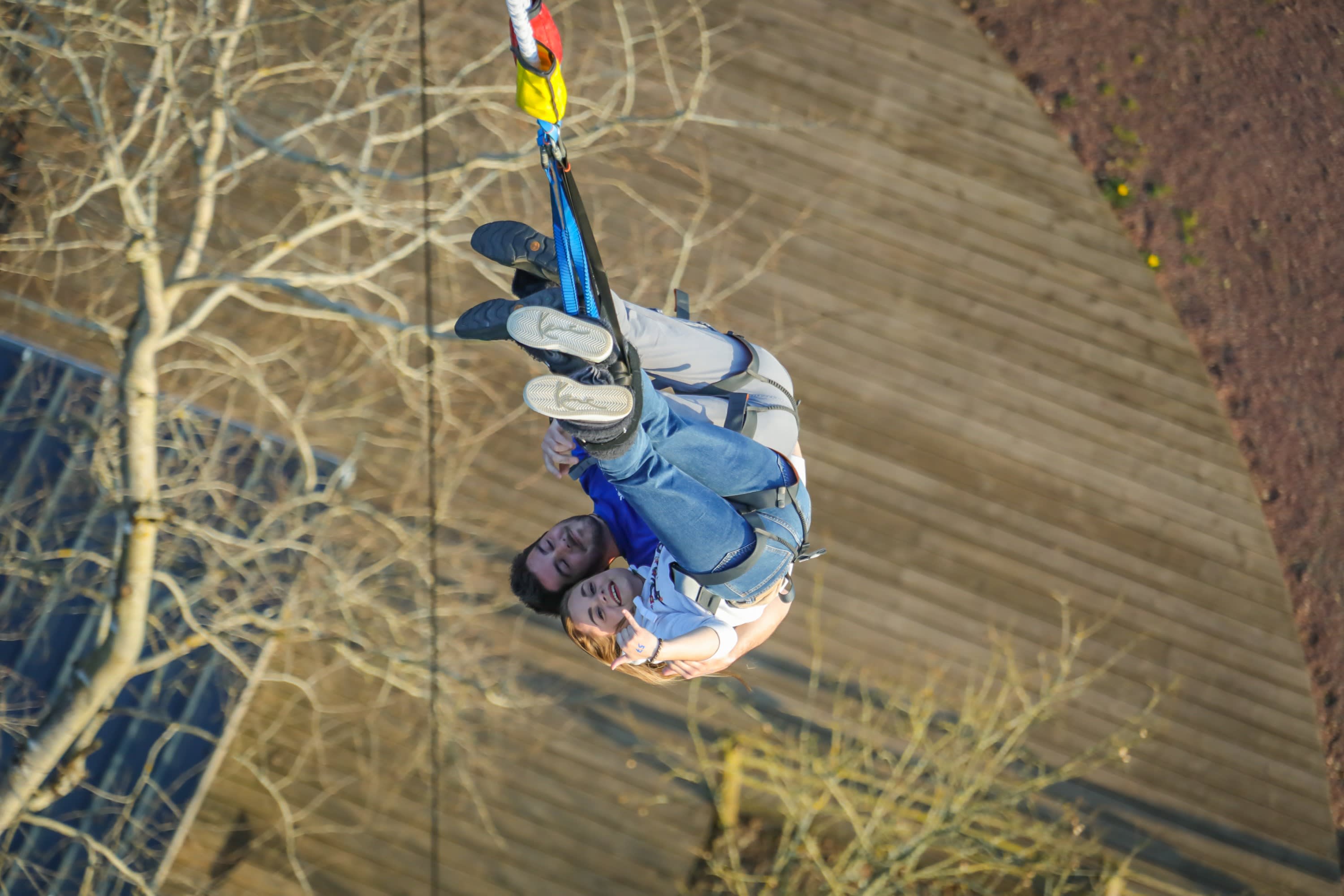 Bungee Jumping vom Souleuvre-Viadukt in der Normandie