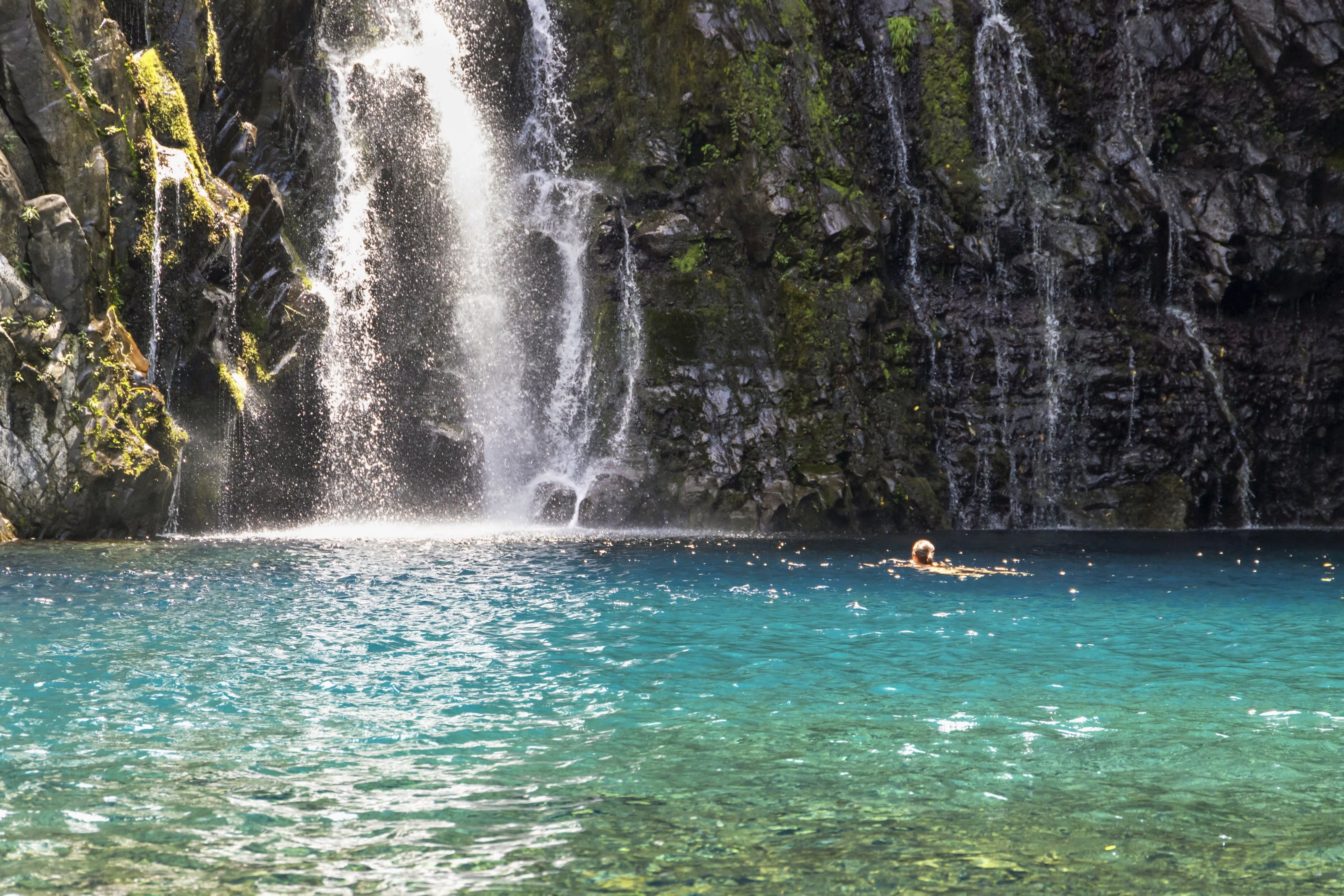 baignade sous une cascade à La Réunion