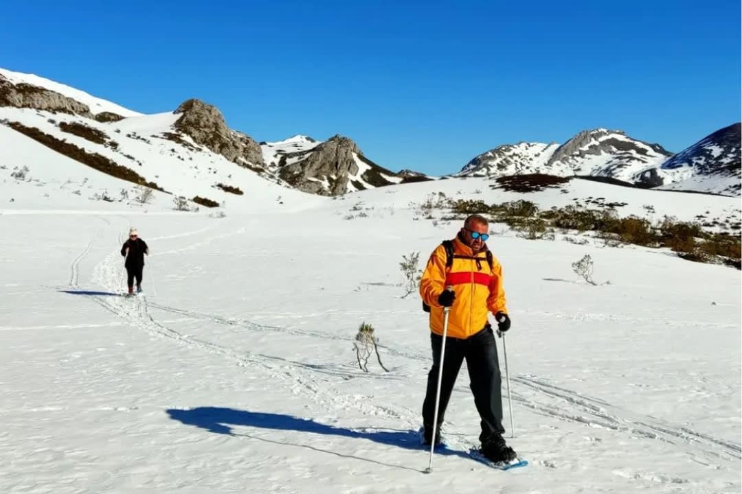 Snowshoeing routes to Pico Torres and Pico Ausente in Asturias