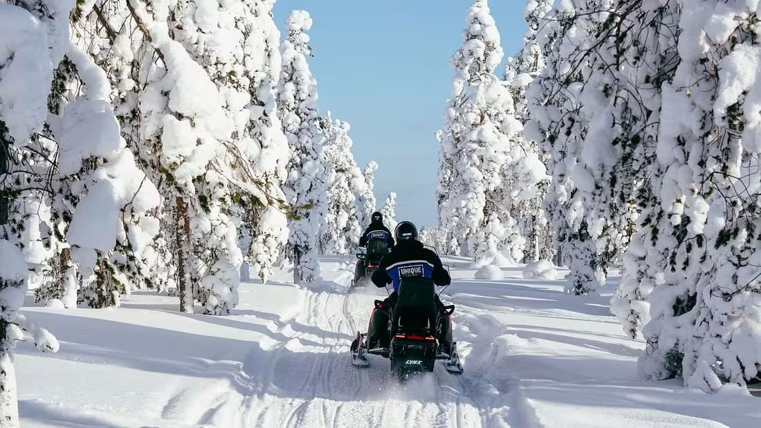 Schneemobilfahren in Levi