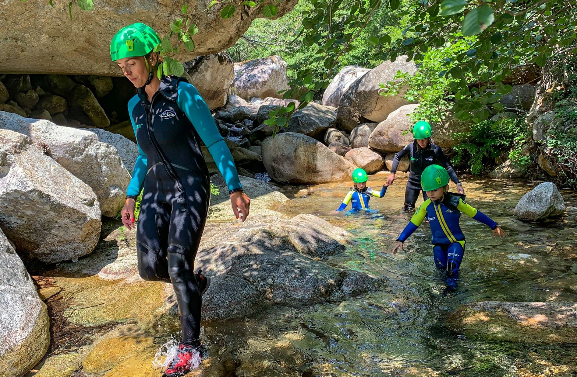 Kinder Entdeckung Canyon von Fiumicelli in Bavella, Korsika