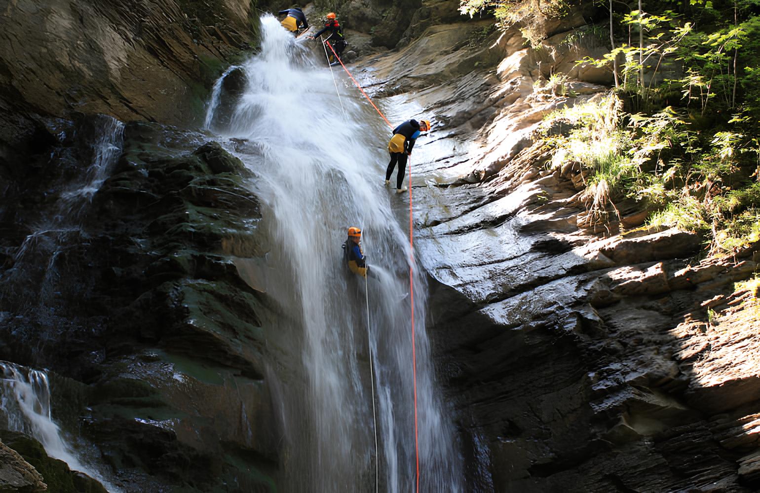 Initiation au canyoning dans le canyon de Nyon