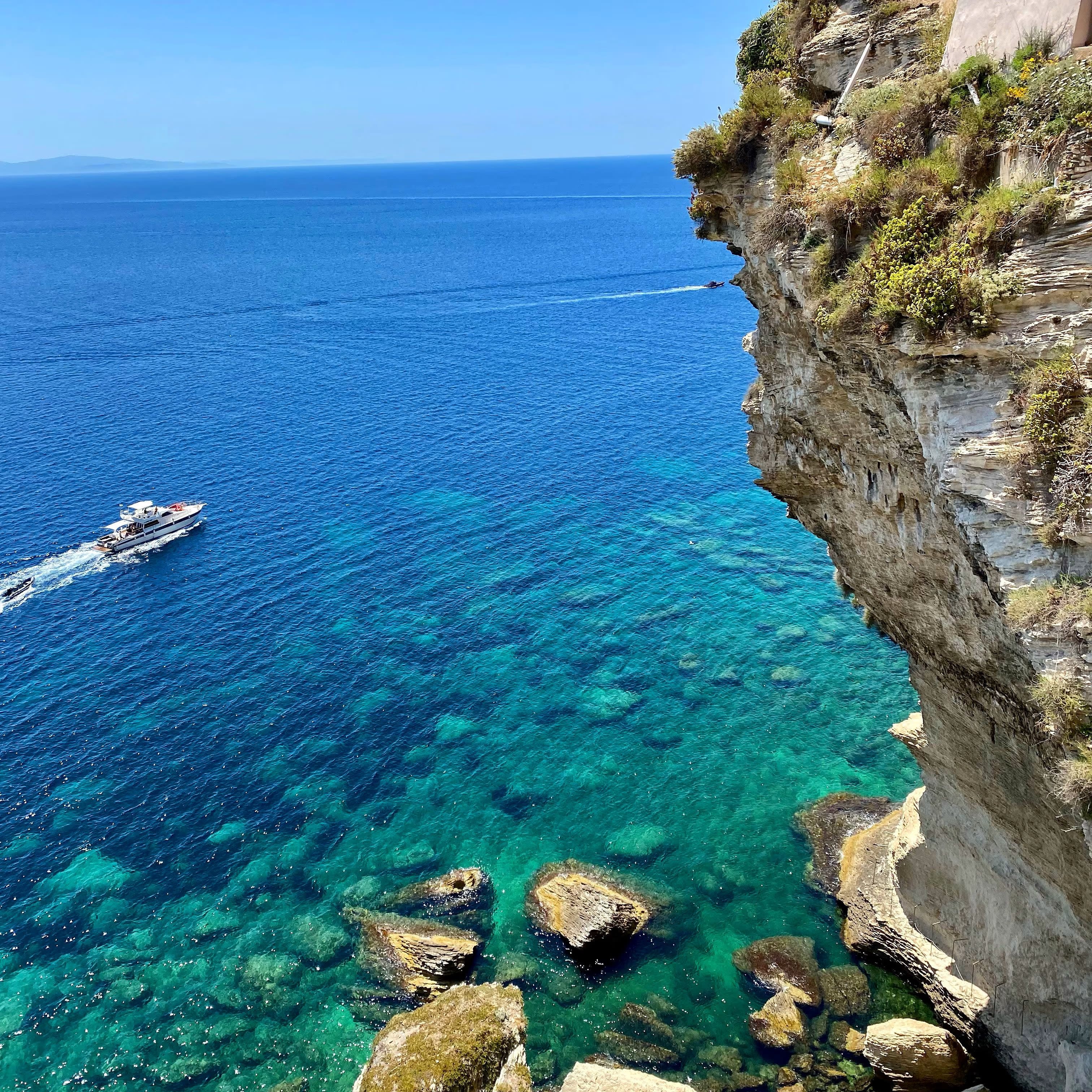 Bonifacio, entre acantilados y el mar Mediterráneo