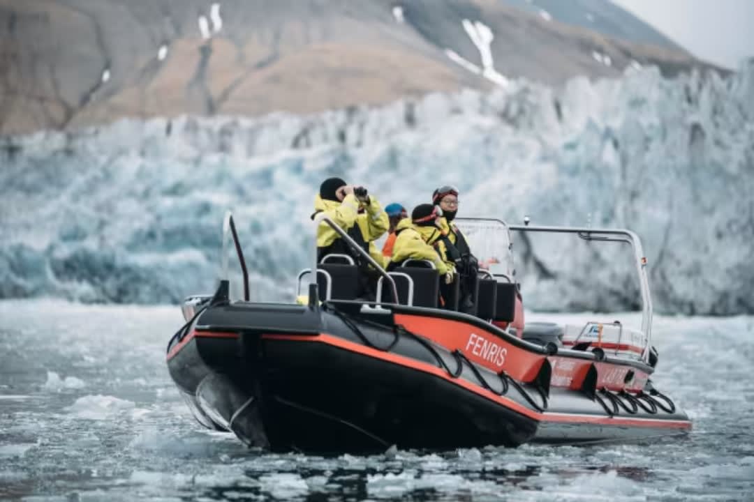 RIB Walrus Safari to Borebukta Bay from Longyearbyen in Svalbard