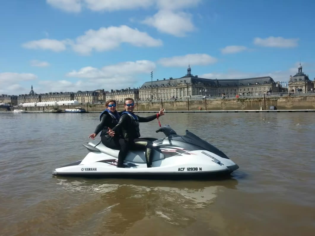 Excursión en moto acuática para un evento de empresa en Burdeos
