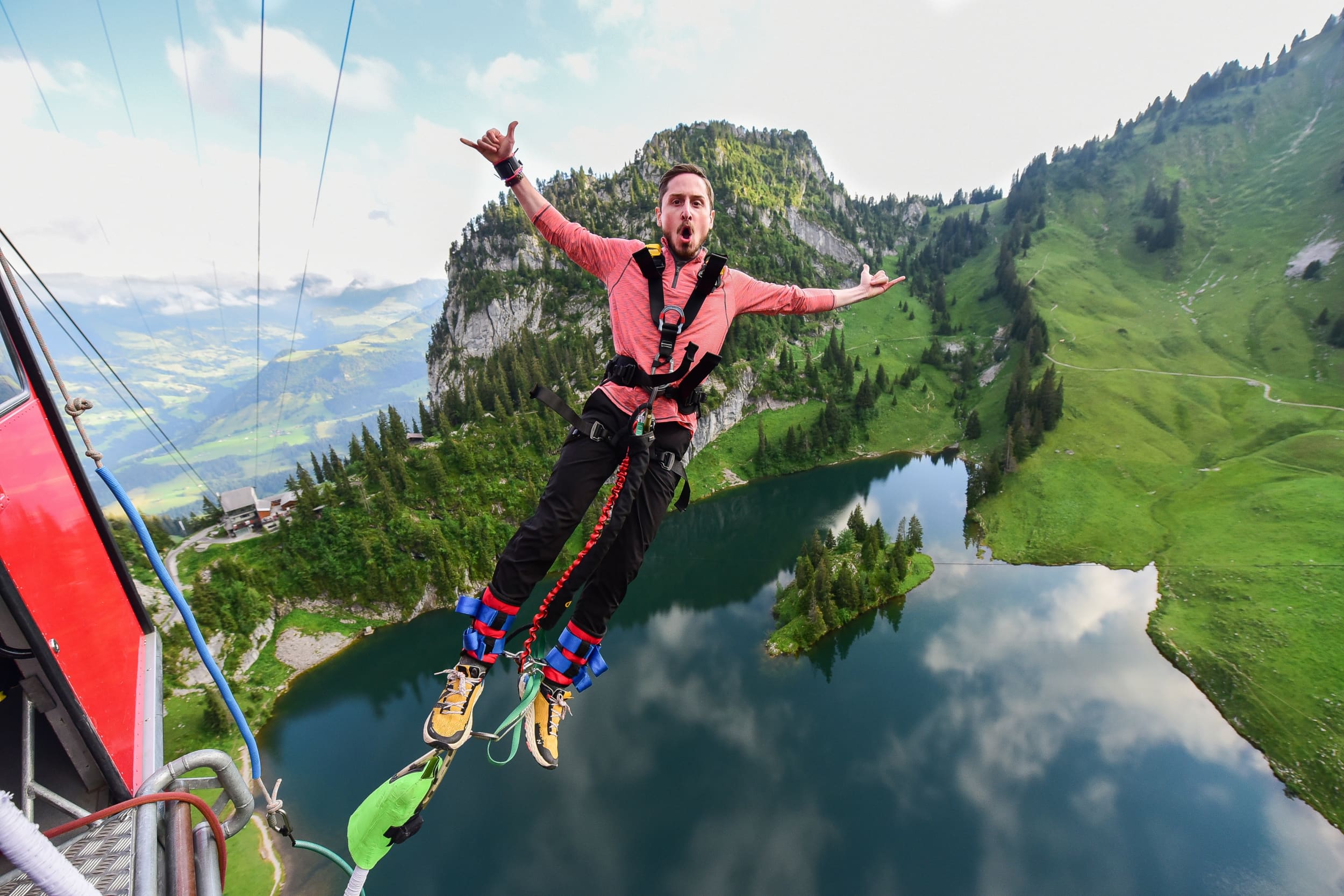 Bungy Jump aus Stockhorn Gondel bei Interlaken