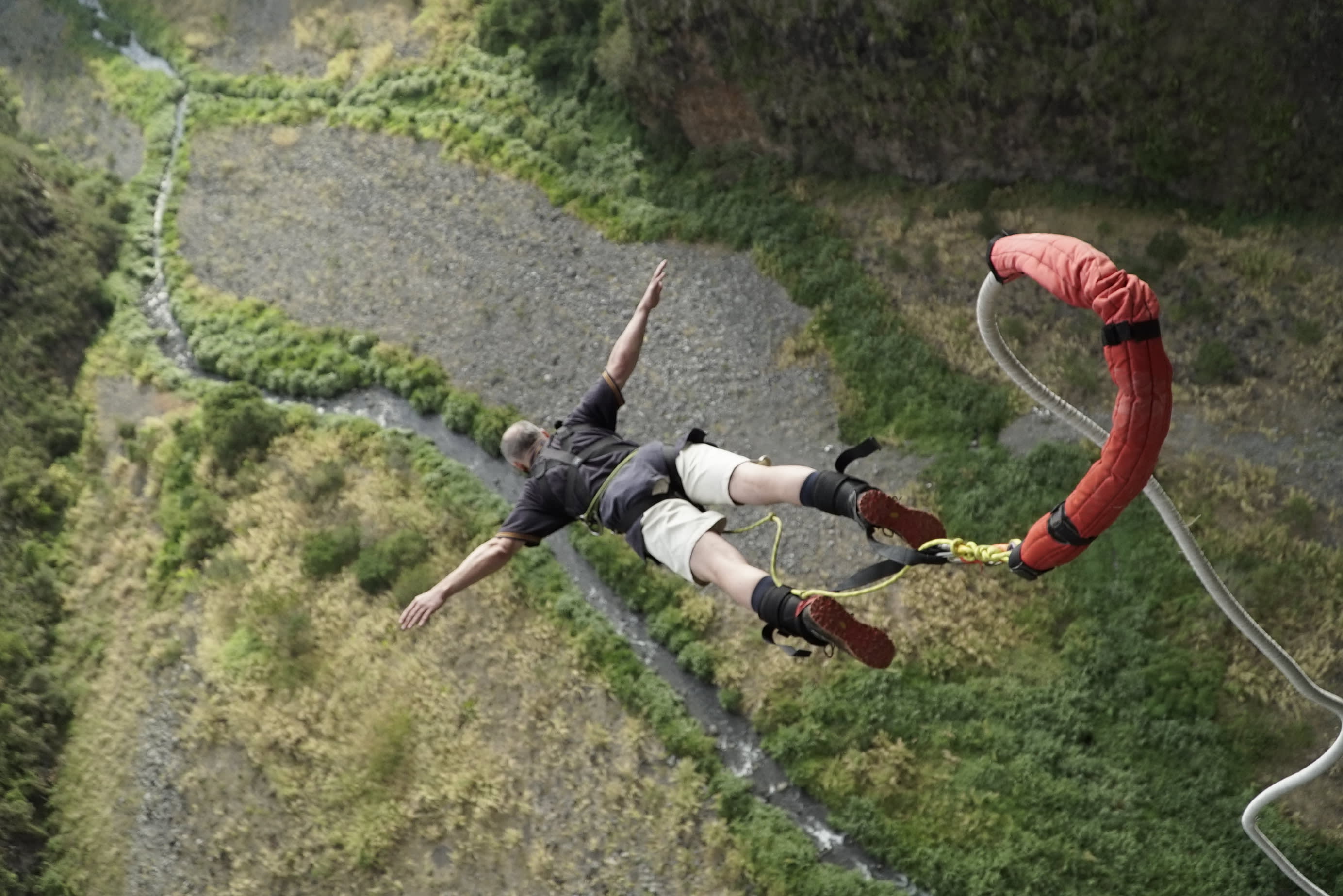 Bungee-Springen von der Brücke Bras de la Plaine