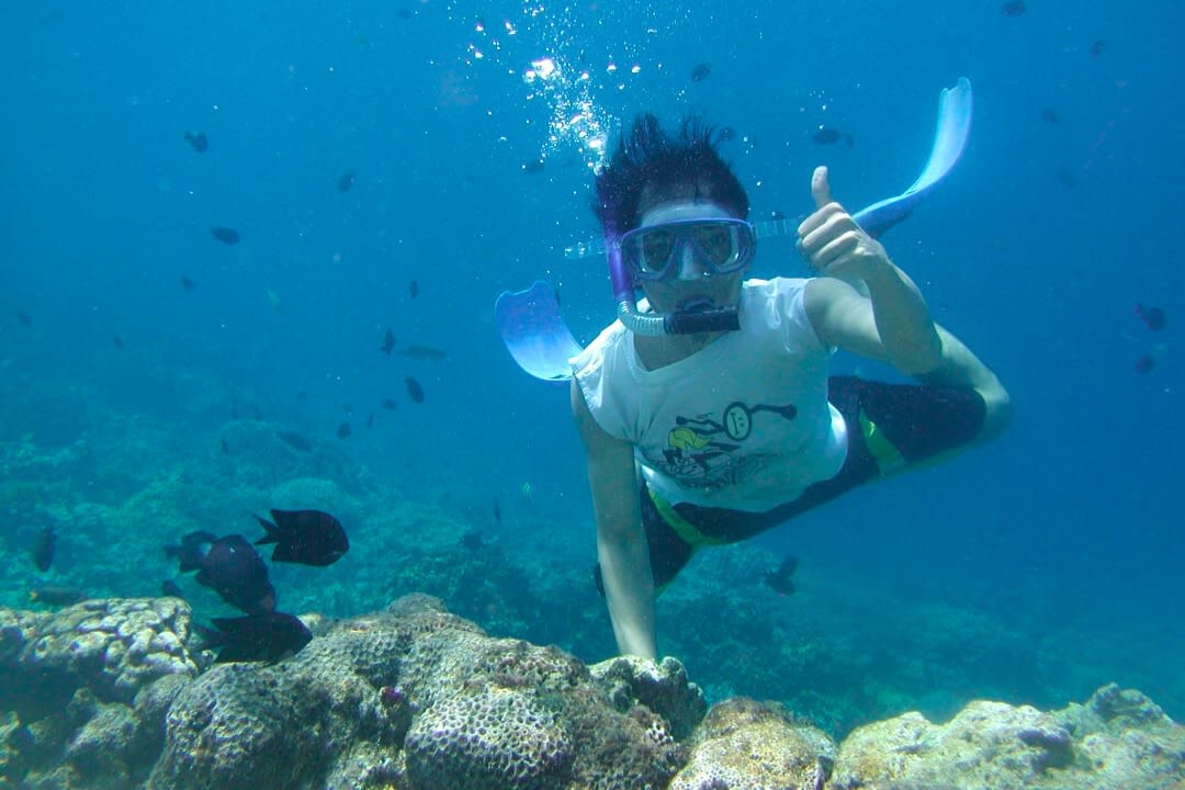 A man experience snorkelling in Santa Maria island