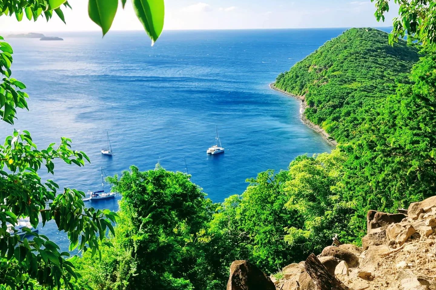 paysage sur la mer des Caraïbes aux Saintes