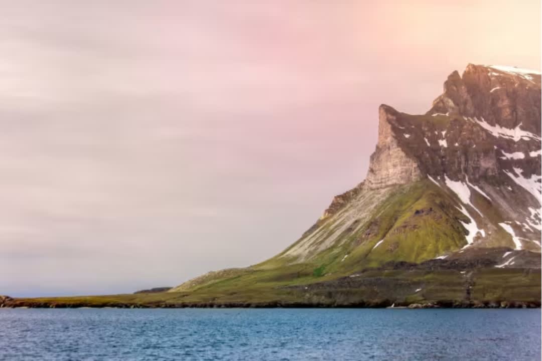 Boat Tour on Isfjorden & Hike to Hyperittfossen Waterfall in Svalbard