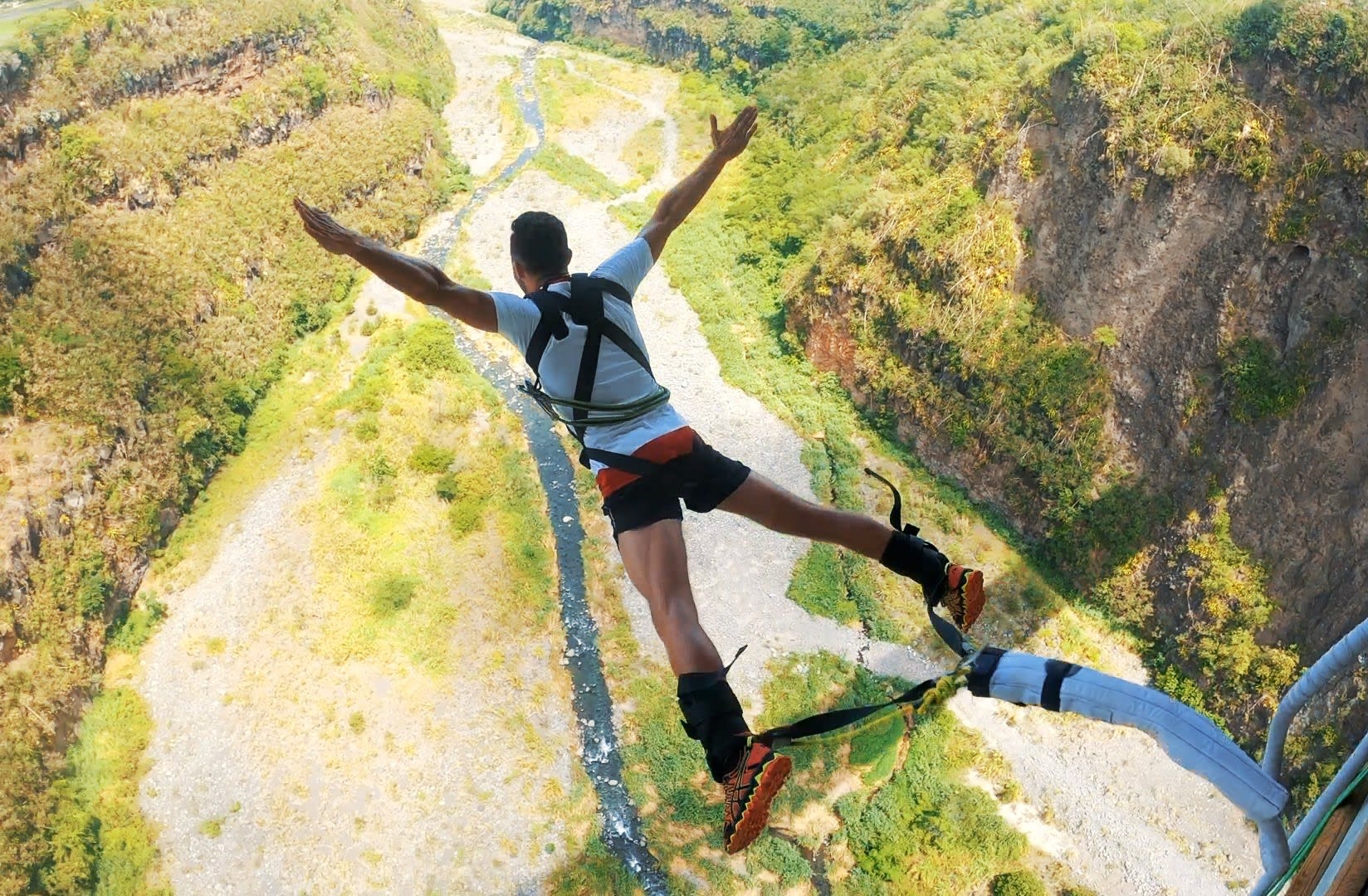 saut à l'élastique du pont du Bras de la Plaine