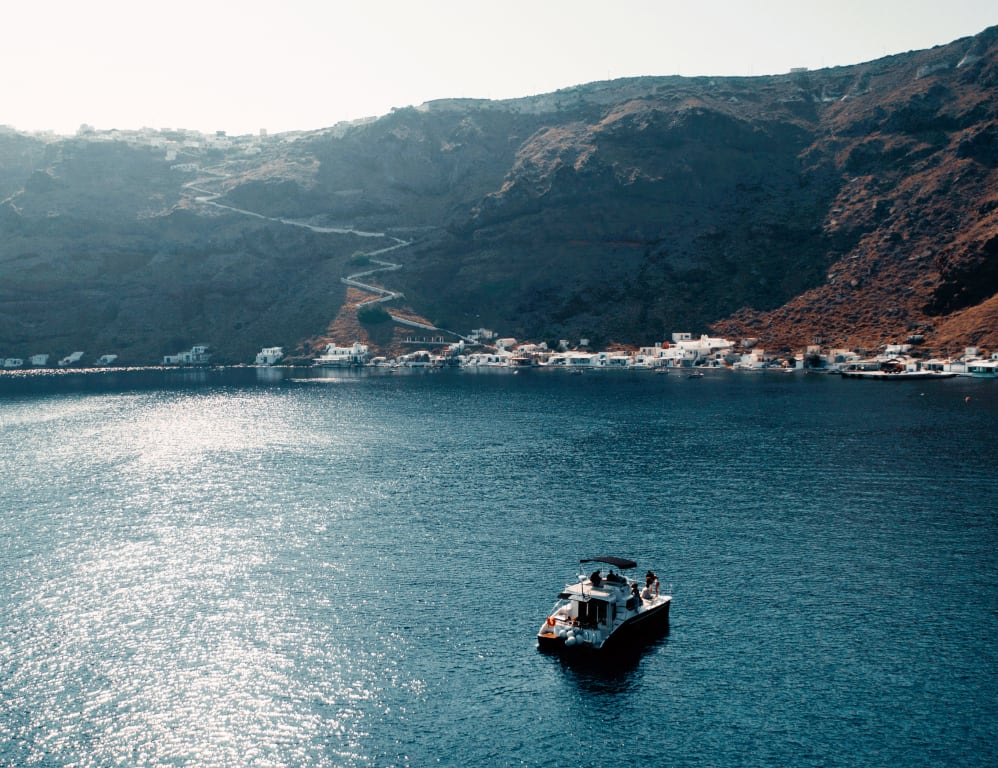 Crucero privado en catamarán por Santorini