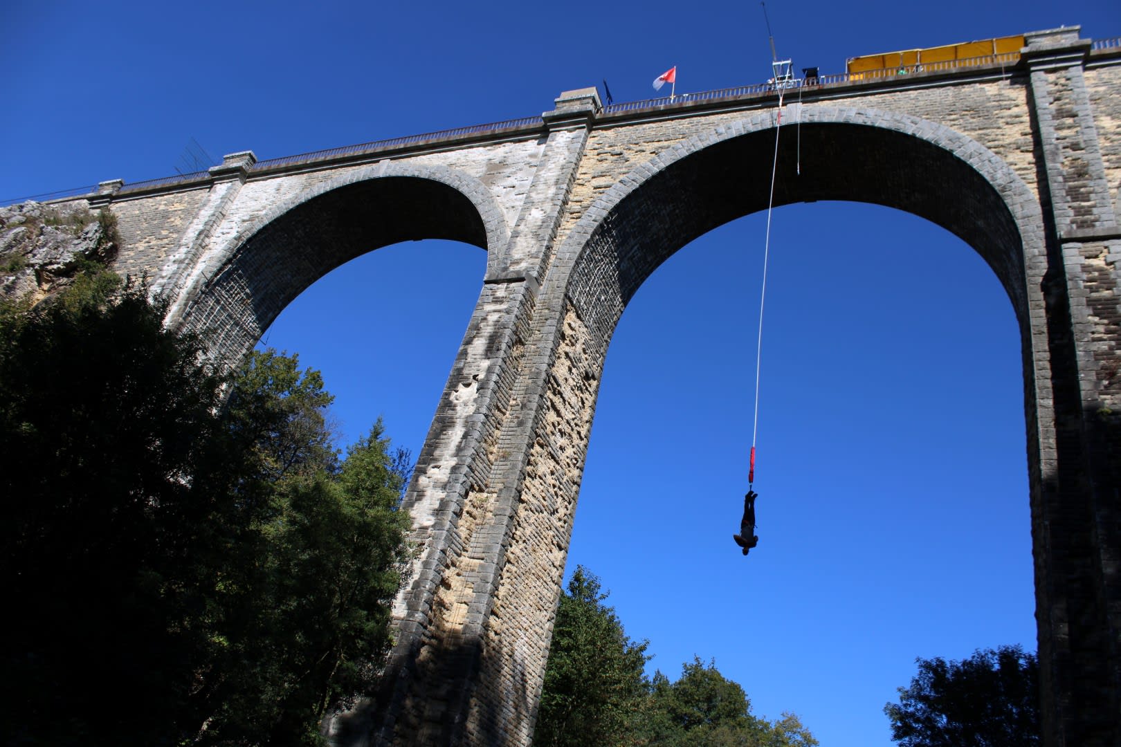 Bungee jumping at the Coquilleau viaduct