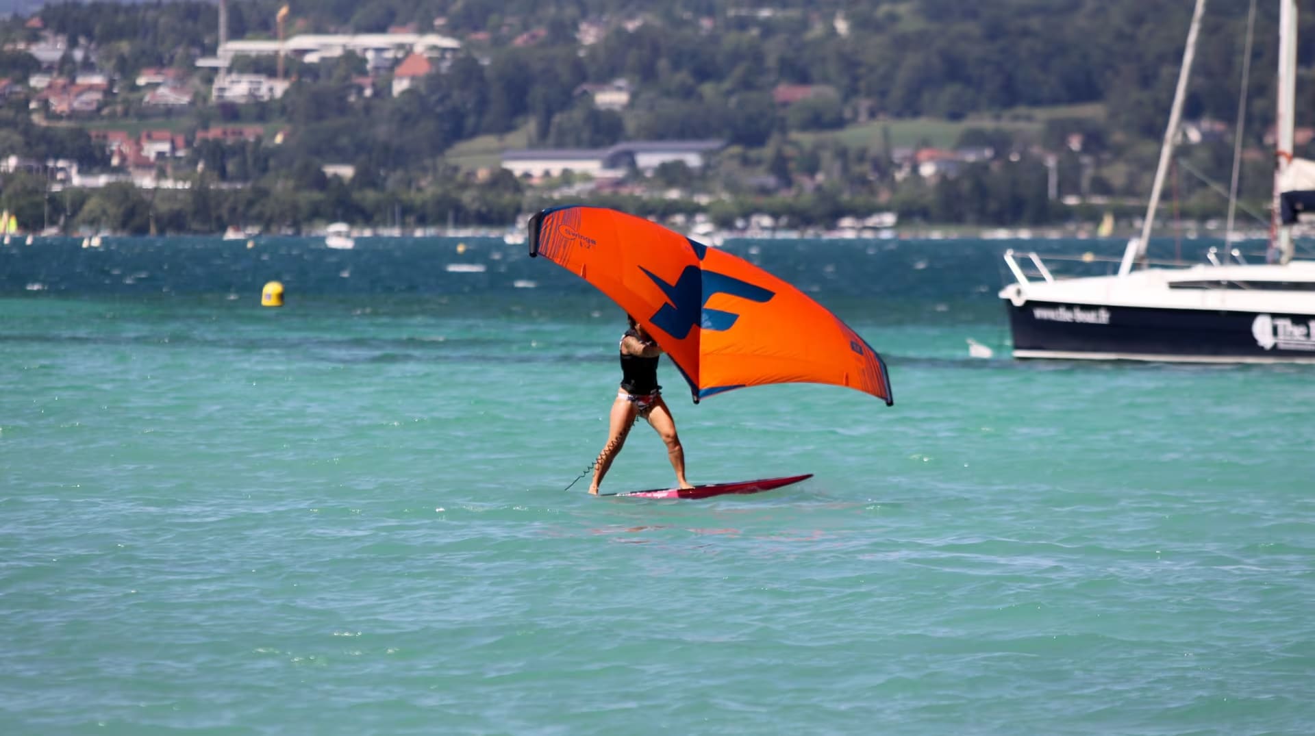 Wingfoiling sur le lac d'Annecy