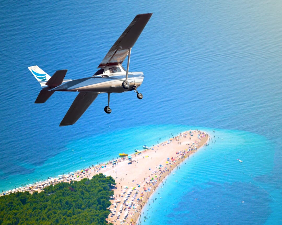 Vuelo panorámico sobre la región dálmata desde el aeropuerto de Hvar